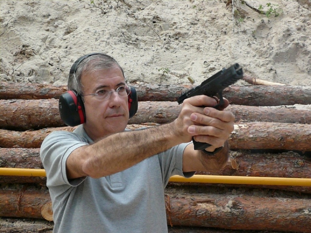 Le CZ-75 SP-01 Phantom se présente comme un excellent pistolet de combat, capable de rivaliser très efficacement avec le Glock 17 maintenant qu’il n’est plus handicapé par l’excédent de poids que lui imposait sa carcasse en acier.