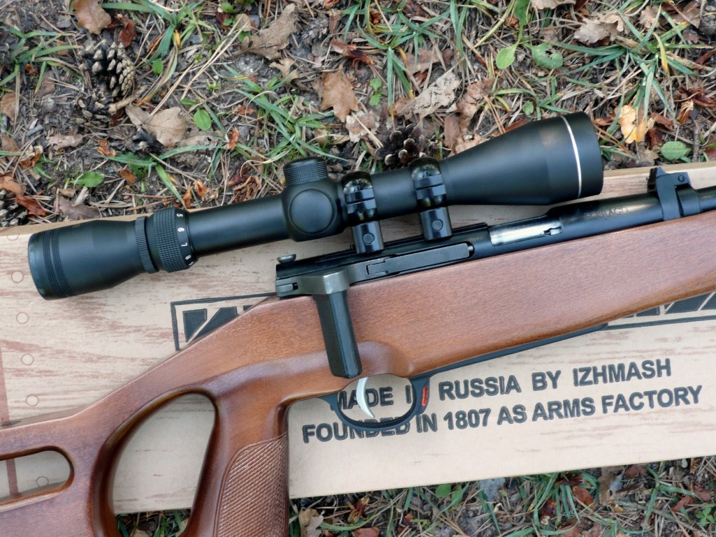 Le montage d'une lunette grossissante permet de tirer parti de l'excellente précision de la carabine Sobol, dont le canon est martelé à froid à l'instar de ceux qui équipent les armes de chasse les plus réputées. Notre choix s'est porté sur une Norconia 4 x 32, modèle économique de bonne facture, dont les prestations sont largement suffisantes pour les distances n'excédant pas 50 mètres.