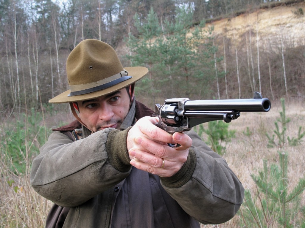 Méconnues par les tireurs et absentes dans les stands, les répliques des revolvers Single Action Army modèles 1875 et 1890 produits par la firme Remington constituent pourtant une alternative séduisante aux sempiternelles copies des modèles Frontier et Peacemaker de la maison Colt.