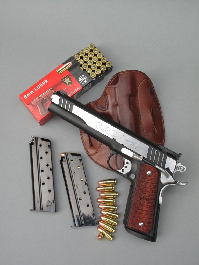 Le modèle « Falcon Master », de la firme espagnole SPS, est un pistolet semi-automatique basé sur le Colt 1911 A1 mais chambré en calibre 9 mm Parabellum et doté d'une culasse longue avec canon de 6 pouces. Il est entièrement fabriqué en acier, protégé par un chromage dur bicolore et il reçoit des chargeurs à simple colonne d'une contenance de 9 coups.