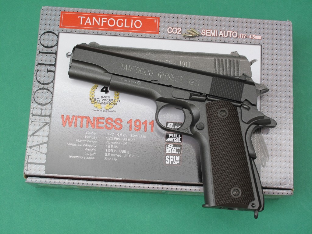 Le pistolet semi-automatique Tanfoglio Witness est une très belle copie du Colt 1911 A1, à 19 coups en calibre 4,5 mm Steel BBs (billes en acier nickelé ou cuivré) dont la propulsion est assurée par une cartouche standard de 12 g de gaz carbonique liquide (CO2).