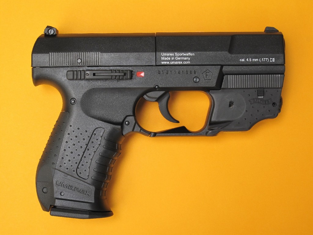 Le pistolet Umarex C.P.S. est une copie à CO2 du Walther P-99. Il fonctionne en DAO (Double Action Only) et dispose d’un barillet amovible de 8 coups que l'on approvisionne avec des plombs de calibre 4,5 mm (.177) de type diabolo. La propulsion des projectiles est assurée par une capsule de 12 g de gaz carbonique (CO2).