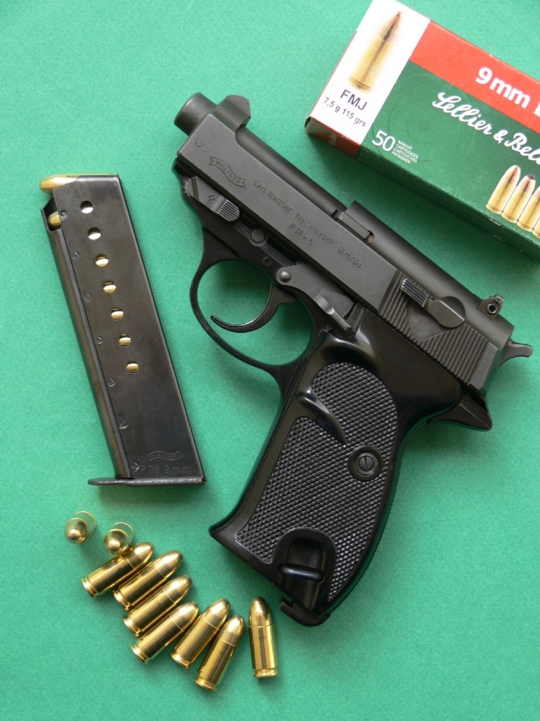 Le modèle P4, une version raccourcie du P1 dont le canon mesure 11 cm au lieu de 12,5 cm, est mis au point par Walther en 1974. Il sera fabriqué, de 1976 à 1982, à 7000 exemplaires, dont 6500 seront livrés à la police fédérale allemande qui opère en uniforme. Le P38-K (K pour kurtz, qui signifie court), fabriqué de 1974 à 1980 à environ 2500 exemplaires pour la « Kripo », la police criminelle allemande qui opère en civil, reprend les caractéristiques du modèle P4, mais avec un canon encore plus court puisqu'il mesure à peine plus de 7 cm !