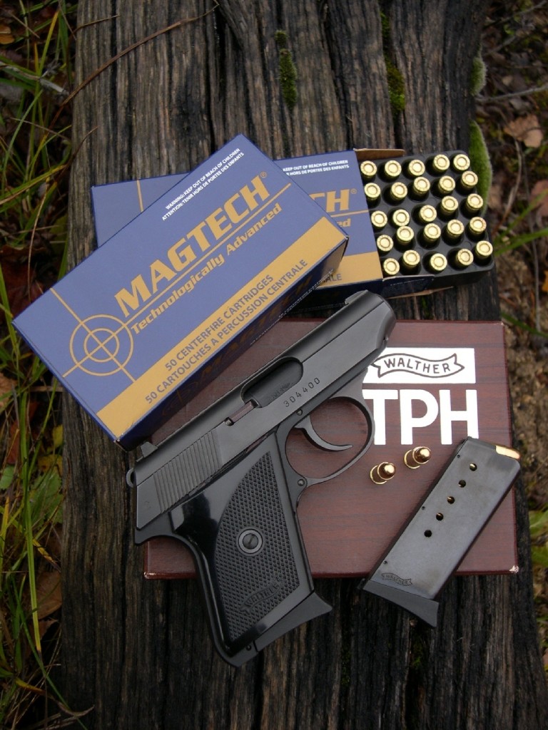 Bénéficiant de tous les perfectionnements de ses illustres aînés (Walther PP et PPK) malgré ses dimensions extrêmement réduites, le Walther modèle TPH est un pistolet de poche compact, léger et plat chambré dans les deux plus petits calibres classiques, à savoir le 6,35 mm et le .22 Long Rifle. Ce pistolet est si petit qu’il entre directement en concurrence avec le minuscule modèle « Baby » de la firme belge Browning, mais il s’en démarque radicalement par sa platine sélective et son chien externe, assortis d’un levier combinant sûreté et désarmement.